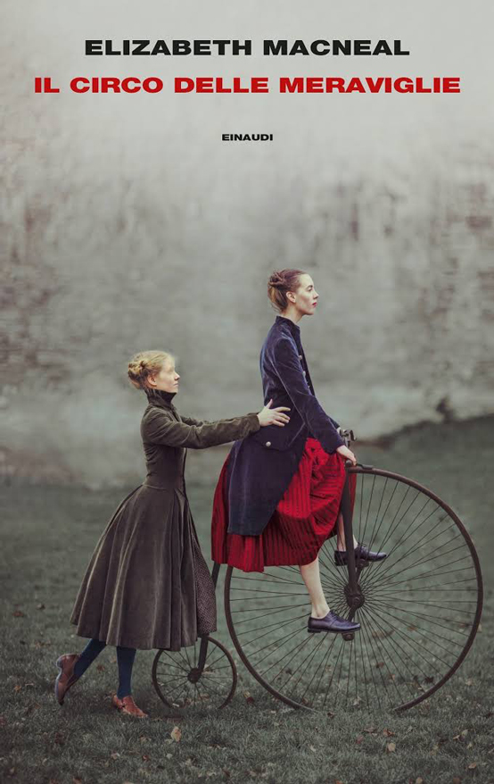 Copertina romanzo di Elizabeth Macneal "Il circo delle meraviglie" Einaudi