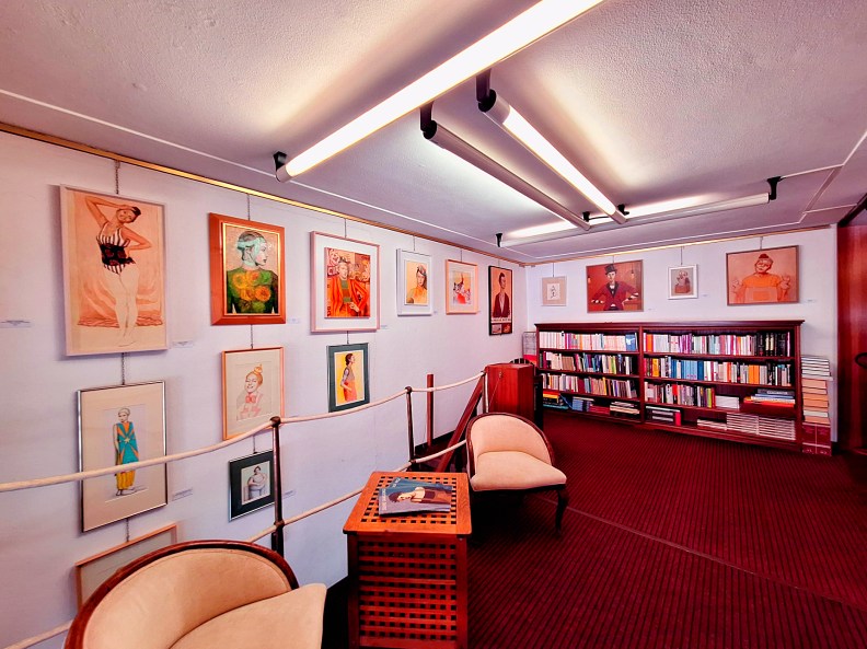Mostra d'arte permanente di Silvio Sangiorgi presso La Mia Libreria, Piazza della Libertร a Latina