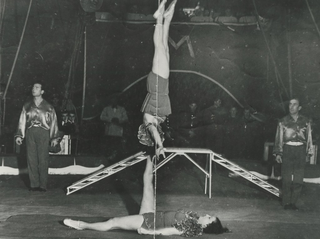 Famiglia Medini Bruna e Jolanda, disciplina mano a mano 1948